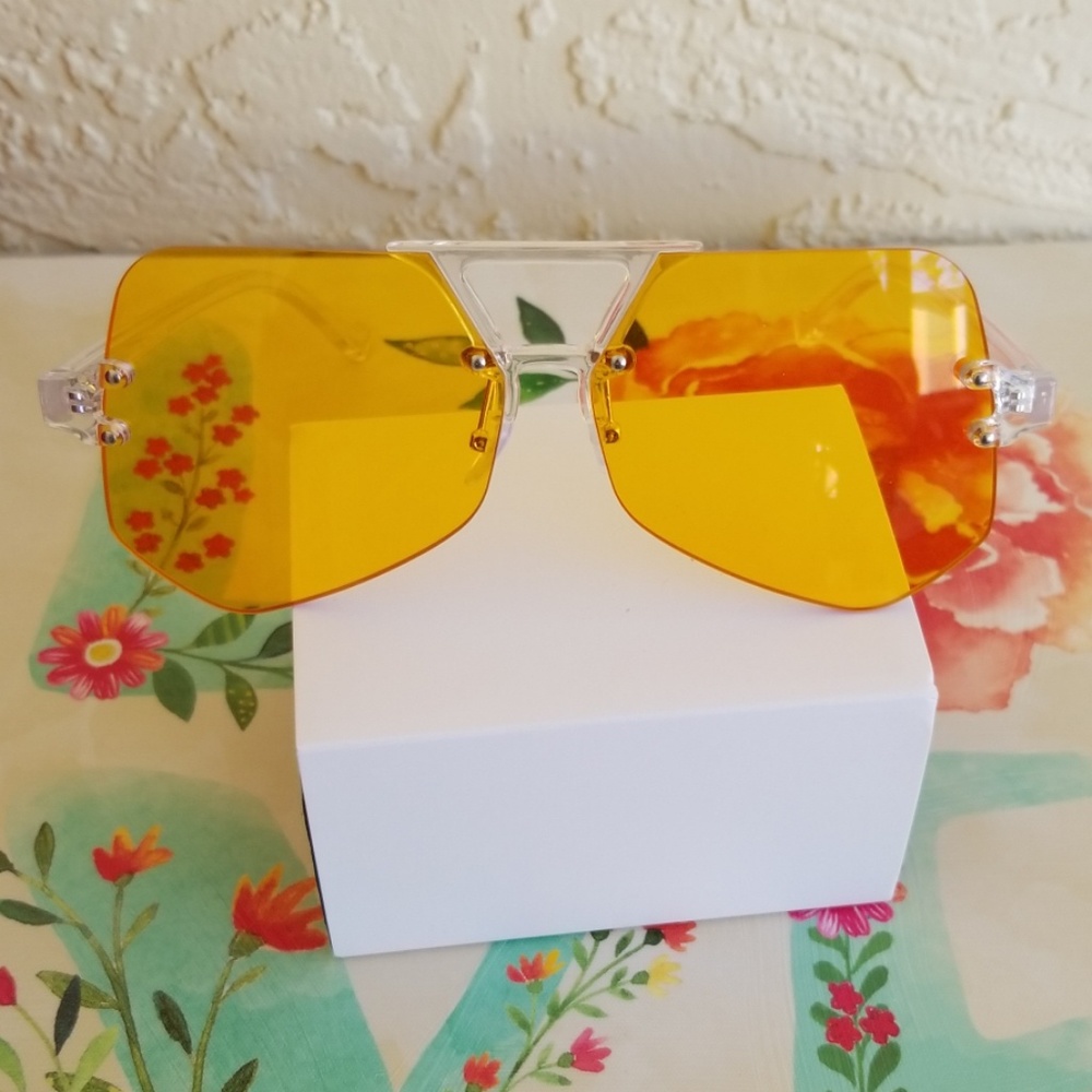 2019 OVERSIZED CLEAR  UNISEX DESIGN SUNGLASSES. - Picture 3 of 4